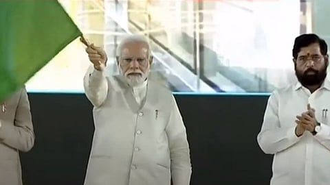 PM Modi Pune Visit: मोदींनी दाखवला पुणे मेट्रोच्या विस्तारित मार्गांना हिरवा झेंडा; पुणेकरांचा प्रवास सुसह्य होणार