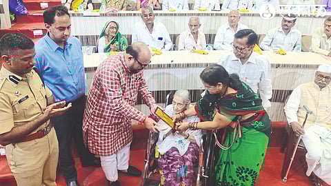 Guardian Minister Gulabrao Patil while felicitating freedom fighters. Neighbor Collector Ayush Prasad, Superintendent of Police M. the prince