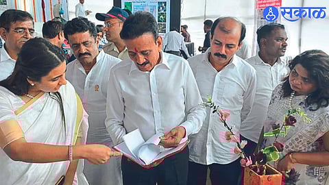 Chief Executive Officer Ashima Mittal giving information about the stalls of the stalls at the Panchayat Samiti's premises to Rural Development Minister Girish Mahajan.