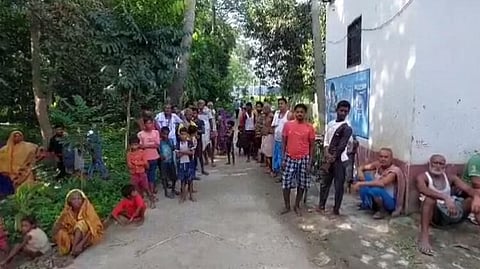 Crime News : पत्रकाराच्या हत्येनंतर आणखी एका साक्षीदाराची हत्या; निवृत्त शिक्षकावर झाडल्या गोळ्या