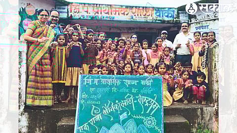 Principal Ravindra Patil, Ramkrishna Patil, Vidya Patil, Manisha Unhwane, Bharat Yadav etc.