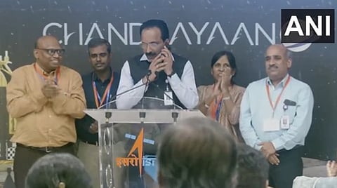 Chandrayaan 3: ISRO प्रमुखांनी केवळ तीन शब्दांत दिली PM मोदींना पहिली खबर; म्हणाले...