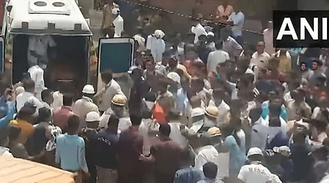 Jalgaon Building News: जळगावात जीर्ण इमारत कोसळल्याने झाला मोठा अपघात ; १ जण ठार तर ३ जखमी !