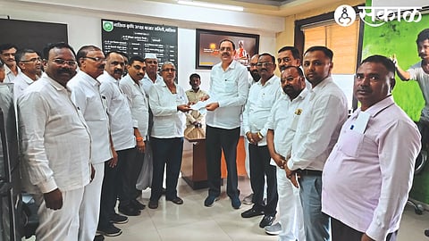 Devidas Pingale, Uttamrao Khandbahale, Sanjay Tungar etc. while giving checks to the farmers.