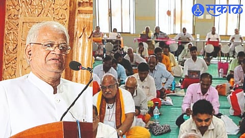 Gurumauli Annasaheb More while guiding at Pradhan Sevakendra. In the second photograph, sevakars and devotees from across the state