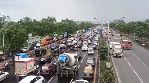 Mumbai East Expressway Heavy traffic jam on Kanjur to Mulund road