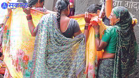 After bathing at Ram Teertha, women have to change their clothes in the open.