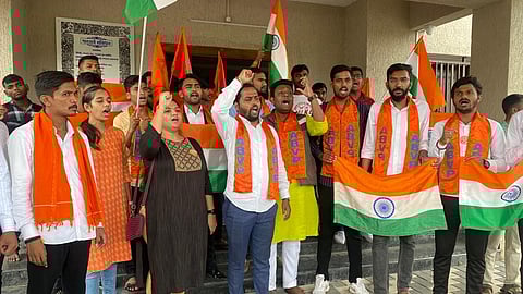 abvp protests pune tribal hostel independence day flag