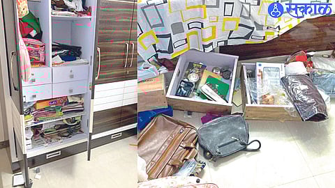 Thieves looted money from the cupboard in Srinathnagar. Goods misplaced during theft.