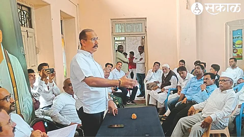 MLA Kunal Patil speaking in Congress meeting. Neighbor Shyamkant Saner and officials.