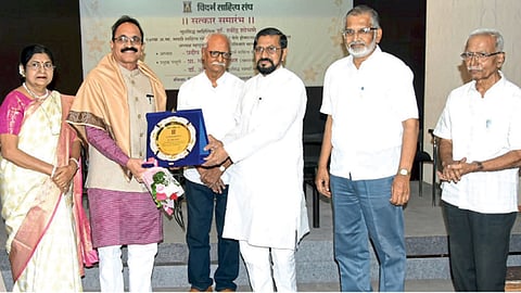 Dr. Ravindra Shobhane