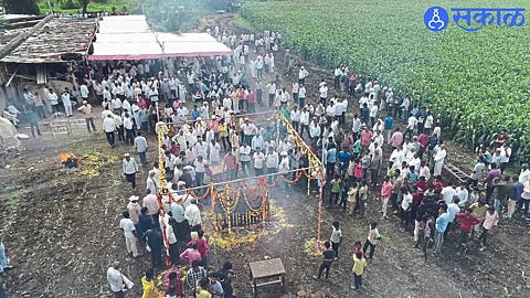Crowd present at the funeral of former MLA Gulabrao Patil.