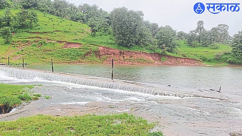 The dam, which is a tourist attraction in the taluk, has started overflowing on Monday (31st).