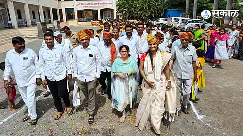 national teacher award announced to mrunal mayur ganjale of pune warm welcome