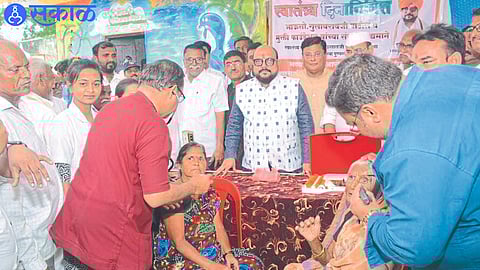 Guardian Minister Gulabrao Patil and others while distributing 'Abha' card in health camp.