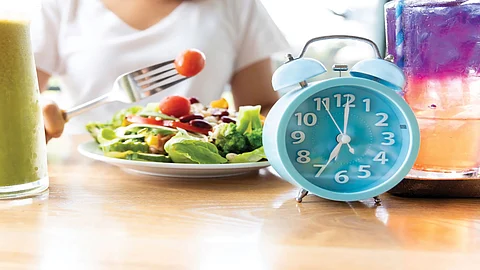 Intermittent Fasting : इंटरमिटेंट फास्टिंग आणि फायदे...