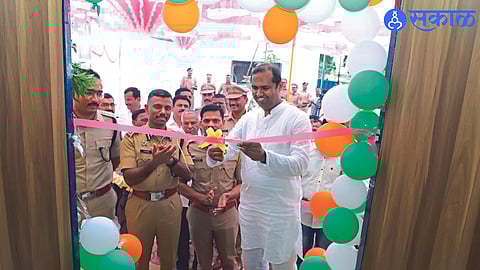 MLA Mangesh Chavan inaugurating the renovated police comfort room.