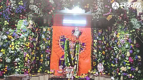 At the heart of Adimaya is an attractive arrangement of fruit, flowers and a bright and reassuring idol of Adimaya.