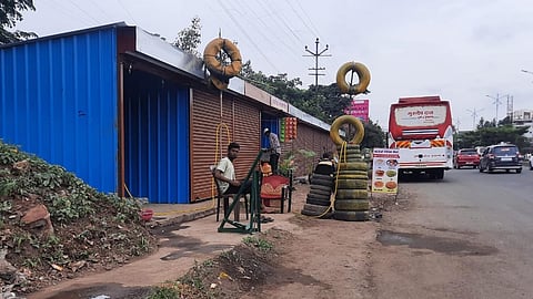pune crime shewalewadi 12 shop encroachment pune solapur highway