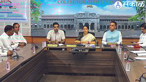 Union Minister of State for Health Dr. Bharti Pawar. Neighbors Collector Jalaj Sharma, Ritesh Chauhan, officials and businessmen.