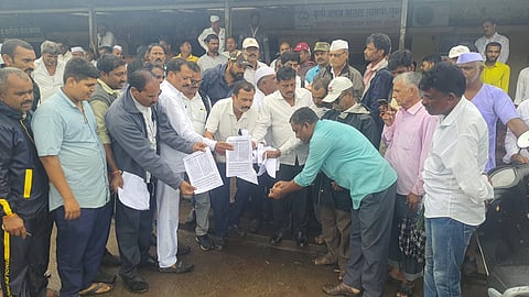 Otur protesting central government hike in onion export duty by 40 percent agriculture farmer