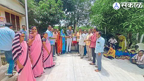 Sarpanch-Upasarpanch etc. while handing over the copy of Gram Panchayat resolution to Gram Sevak.