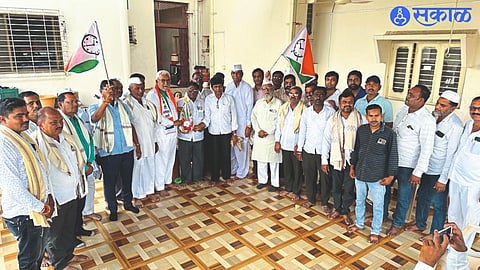 NCP felicitated office bearers of Sharad Pawar group.