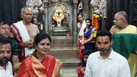 Pankaja Munde visited Kolhapur Ambabai Temple