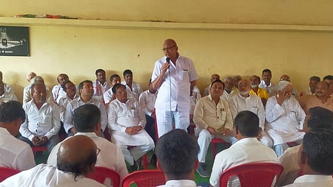 complaints of district president presented before the party inspector Congress leaders