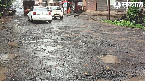 Gravel dumped in road pit near Ram temple. In the second silhouette, pits lying near the railway station.