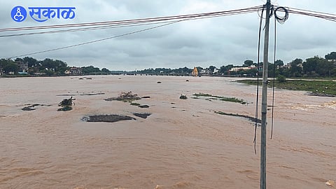 Jalgaon Rain News : बोदवड, जामनेरला परतीच्या पावसाने झोडपले! बोरी, खडका नदीला पूर; सात्रीचा संपर्क तुटला
