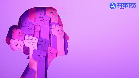 Dhule News : बोरकुंडला कुंकू पुसणे, बांगड्या फोडण्याला तिलांजली! अंत्ययात्रेत खांदेकरी झाल्या सुना, बहिणी व मुली