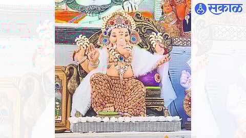 New Balusheth Murthywale's factory in Bunkar Malya, the Bappa with almonds, cashew nuts and veldoda is attracting attention.