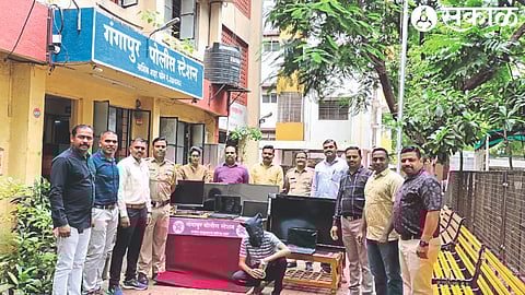 Gangapur police station team with arrested Attal house burglars and confiscated items