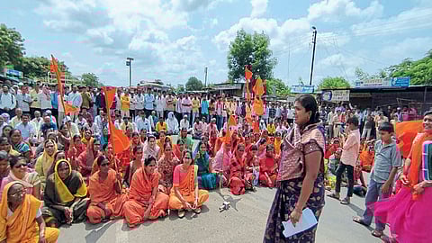 Maratha Reservation : आंदोलनाची धग कायम आता महिलाही रस्त्यावर; जिल्ह्यात आंदोलनाचे सत्र सुरूच