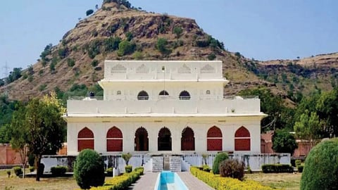 history of 400 years Chhatrapati Sambhaji Nagar city has many historical structures Bibi-Ka-Maqbara Watermill Neher-e-Ambari Golden Palace