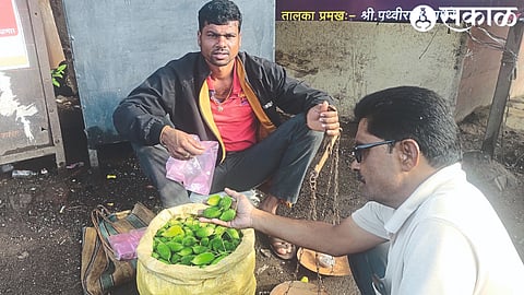 A vendor selling curtules near a bus stand