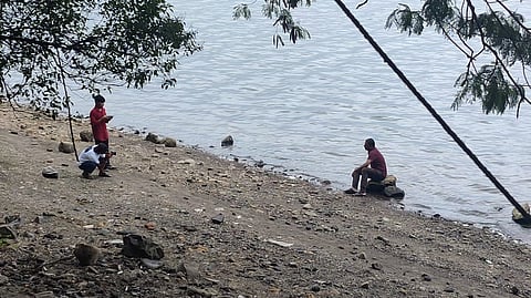 khadakwasla dam tourist photoshoot in water security guard action pune