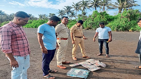 Raigad News : समुद्रकिनारी सापडलेल्या चरसचे गूढ कायम