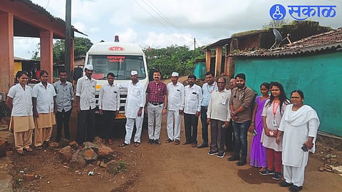 MLA Narahari Jirwal giving instructions regarding the treatment of poisoned patients