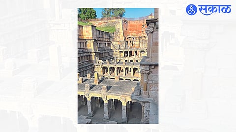 Nashik News : गुजरातमध्ये पतीच्या स्मृतीनिमित्त पत्नीने बांधली विहीर; प्रा. भोंग यांना आढळले 11 अभिलेख अन नकाशे