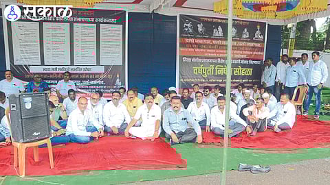 Chhatrapati Shivaji Brigade office bearers, Maratha community members sitting on hunger strike outside the collector office.