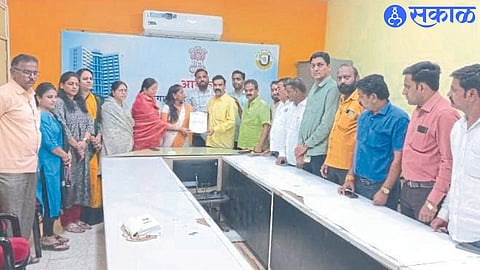 The corporator of BJP and Shiv Sena Shinde group while giving a statement that the statue of Sardar Vallabhbhai Patel should be unveiled on 31st October.