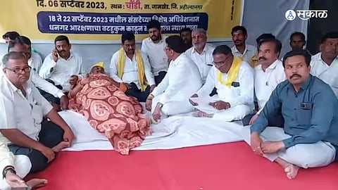 Dhangar Reservation : धनगर उपोषणकर्त्याची प्रकृती बिघडली, पुण्याला हलवलं; सरकारने दिलेली मुदत संपली