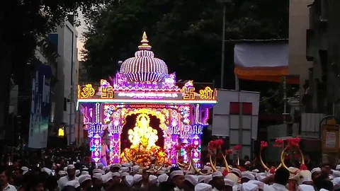 dagdusheth halwai ganpati procession