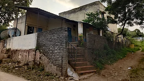 Gujar Nimbalkarwadi ZP Dangerous Building