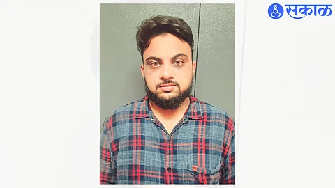 acb caught consultant engineer while accepting bribe dhule bribe crime