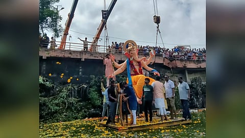 Miraj ganpati visarjan procession 28 hours orders to register cases against laser show