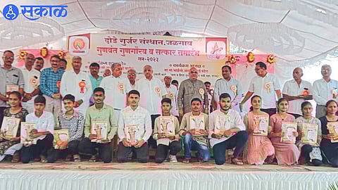 With meritorious students of Dode Gurjar community Minister Gulabrao Patil, MLA Amrishbhai Patel, MLA Kashiram Pavara, Dr. Tushar Randhe and officials.