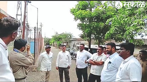 Lok Pratidhi in discussion with the power company official